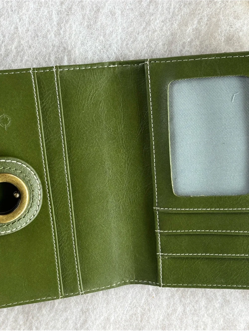 Franklin Covey Olive Green Leather Wallet with Brass Turn-Lock Accent - Picture 4 of 5